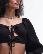 ruched cut out balloon sve top in black