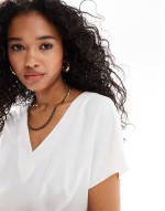 V neck short sve top in ivory