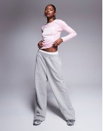 fallin for juicy long sve t-shirt in baby pink