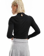 long sve wrap top in black