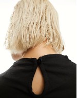 long sve wrap top in black